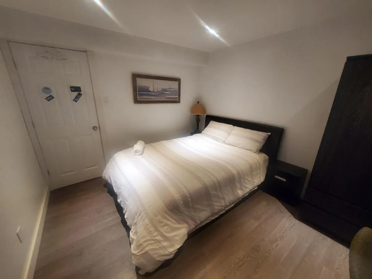 Beautiful Room 4Mins From Gatineau-Ottawa Airport Guest house Gatineau